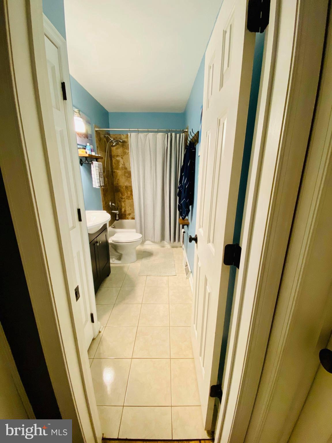 2530 Windsor Road Parkville, MD 21234 - Photo 7 of 25 Large Main level bathroom