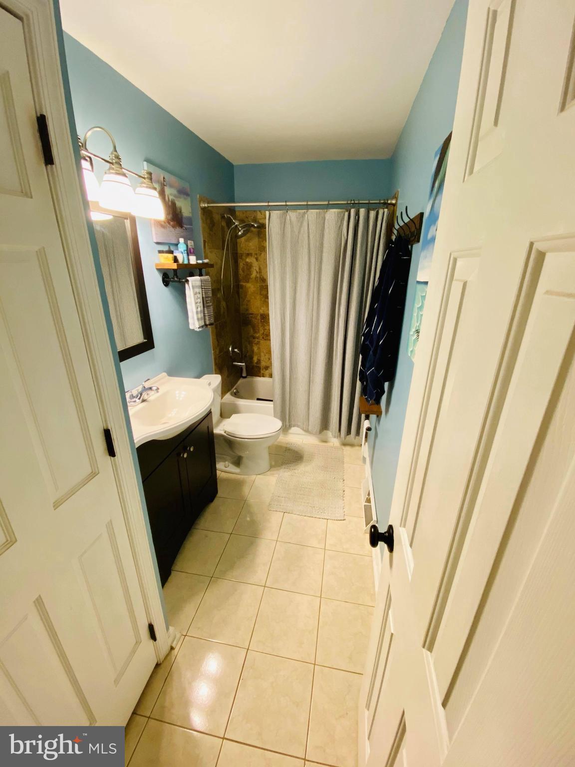 2530 Windsor Road Parkville, MD 21234 - Photo 8 of 25 Large main level bathroom