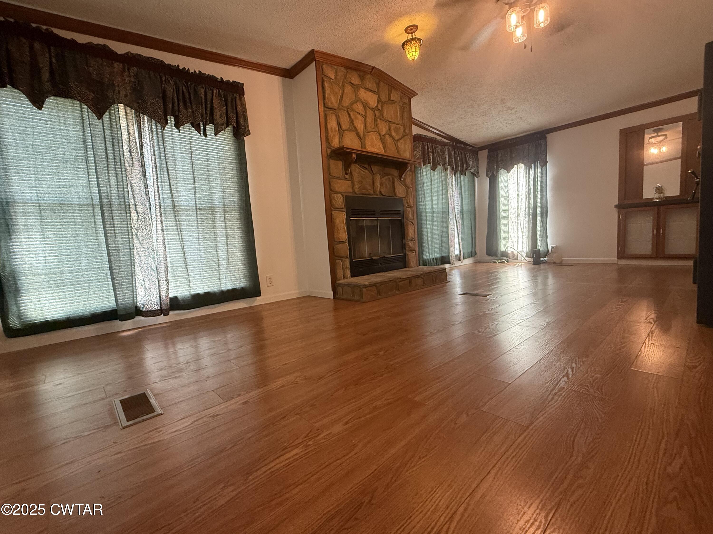 501 Post Office Road Michie, TN 38357 - Photo 14 of 20 a view of a livingroom with wooden floor and a window