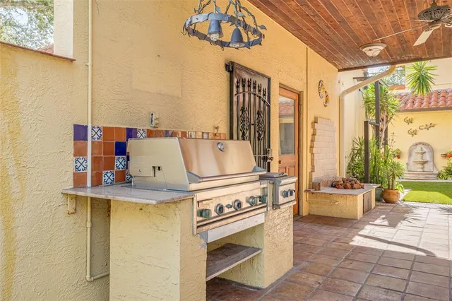 $9,950 | 201 Blanca Avenue, Tampa, FL 33606