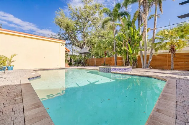 $9,950 | 201 Blanca Avenue, Tampa, FL 33606