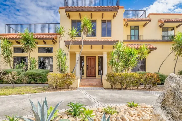 $9,950 | 201 Blanca Avenue, Tampa, FL 33606