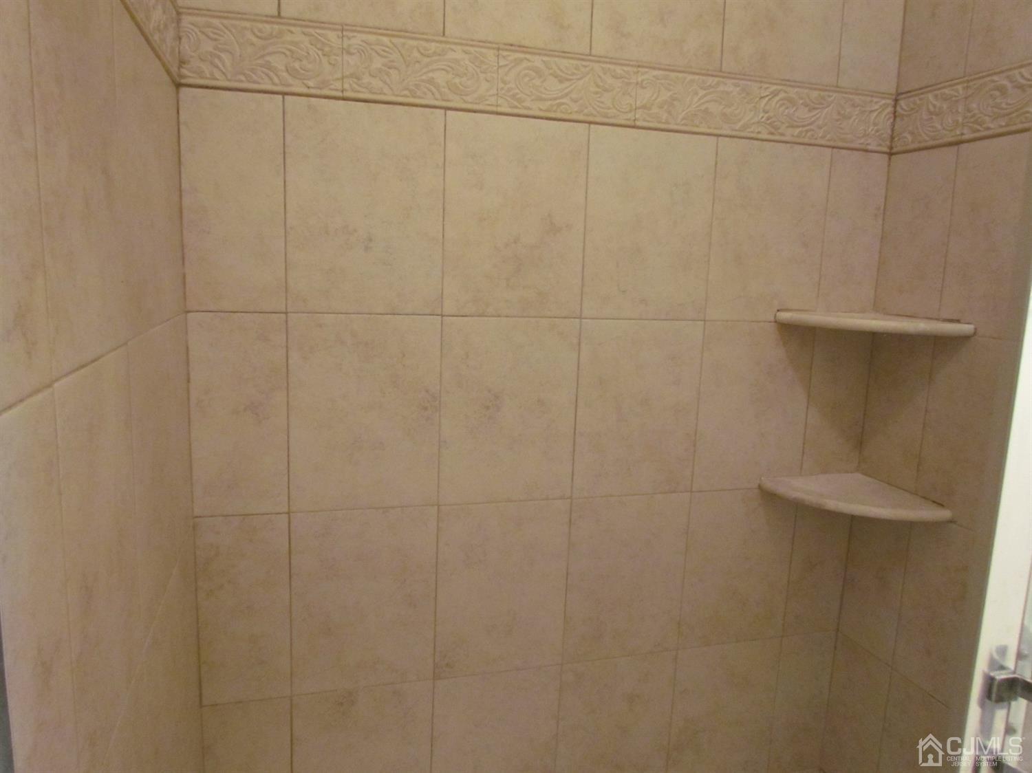 746 Strassle Way South Plainfield, NJ 07080 - Photo 16 of 25 a bathroom with a shower