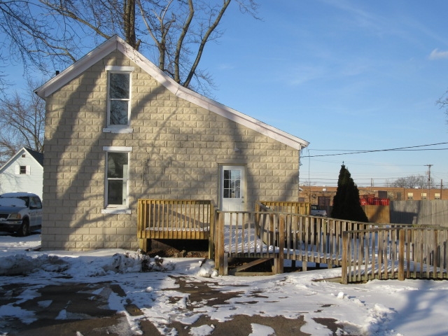 1233 Maple Row Elkhart, IN 46514 - Photo 2 of 10 Gallery Image 2
