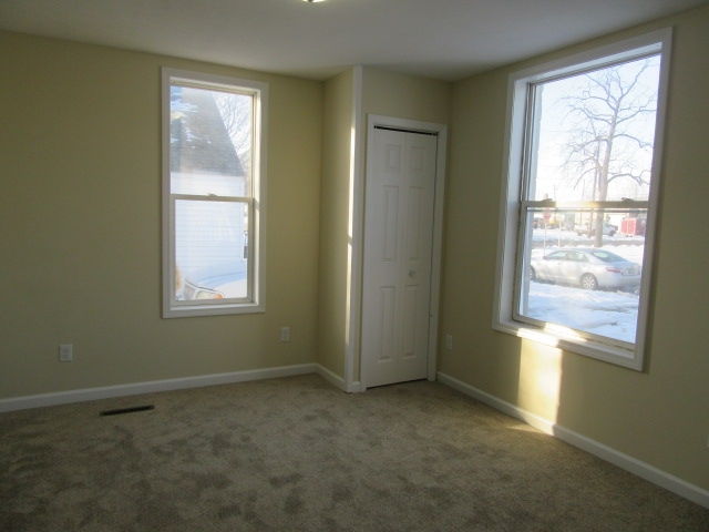 1233 Maple Row Elkhart, IN 46514 - Photo 3 of 10 Gallery Image 3