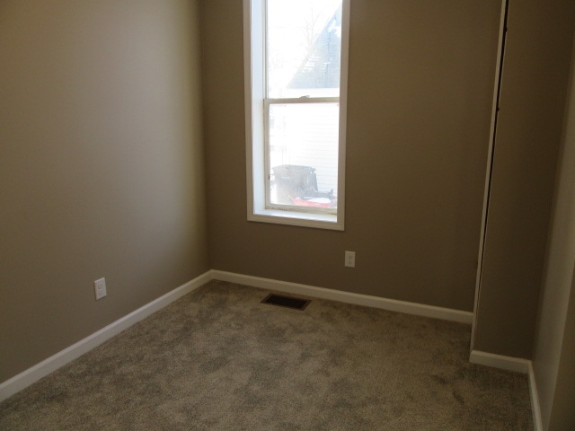 1233 Maple Row Elkhart, IN 46514 - Photo 7 of 10 Gallery Image 7