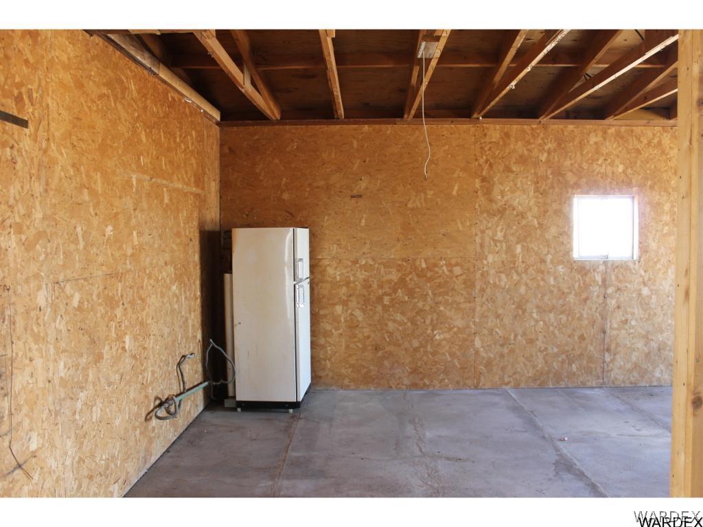 4455 Bridgeport Road Golden Valley, AZ 86413 - Photo 12 of 30 Kitchen area