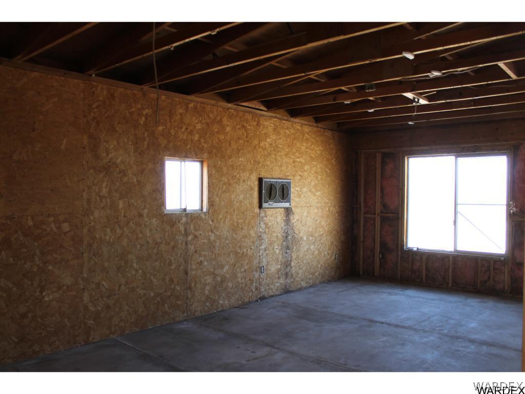 4455 Bridgeport Road Golden Valley, AZ 86413 - Photo 13 of 30 living area