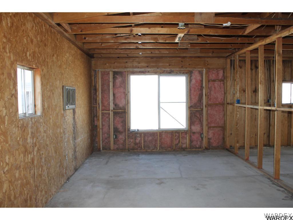 4455 Bridgeport Road Golden Valley, AZ 86413 - Photo 14 of 30 Living Area