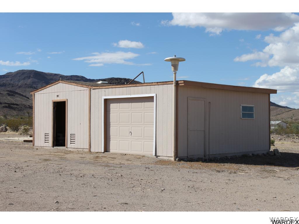 4455 Bridgeport Road Golden Valley, AZ 86413 - Photo 19 of 30 Garage and workshop