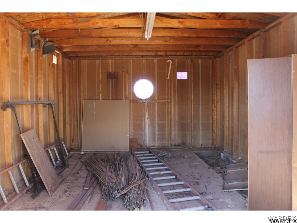 4455 Bridgeport Road Golden Valley, AZ 86413 - Photo 21 of 30 Inside of workshop