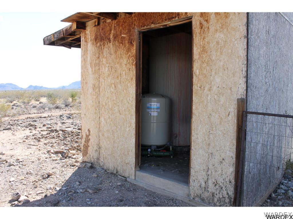 4455 Bridgeport Road Golden Valley, AZ 86413 - Photo 28 of 30 Well pump