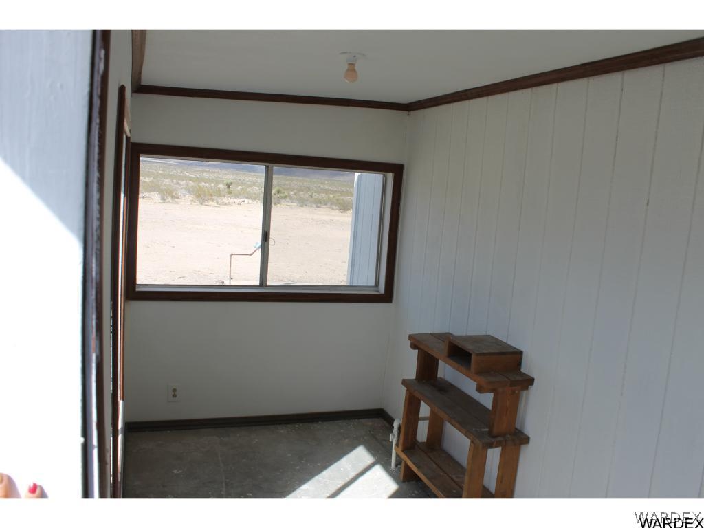 4455 Bridgeport Road Golden Valley, AZ 86413 - Photo 8 of 30 Arizona Room