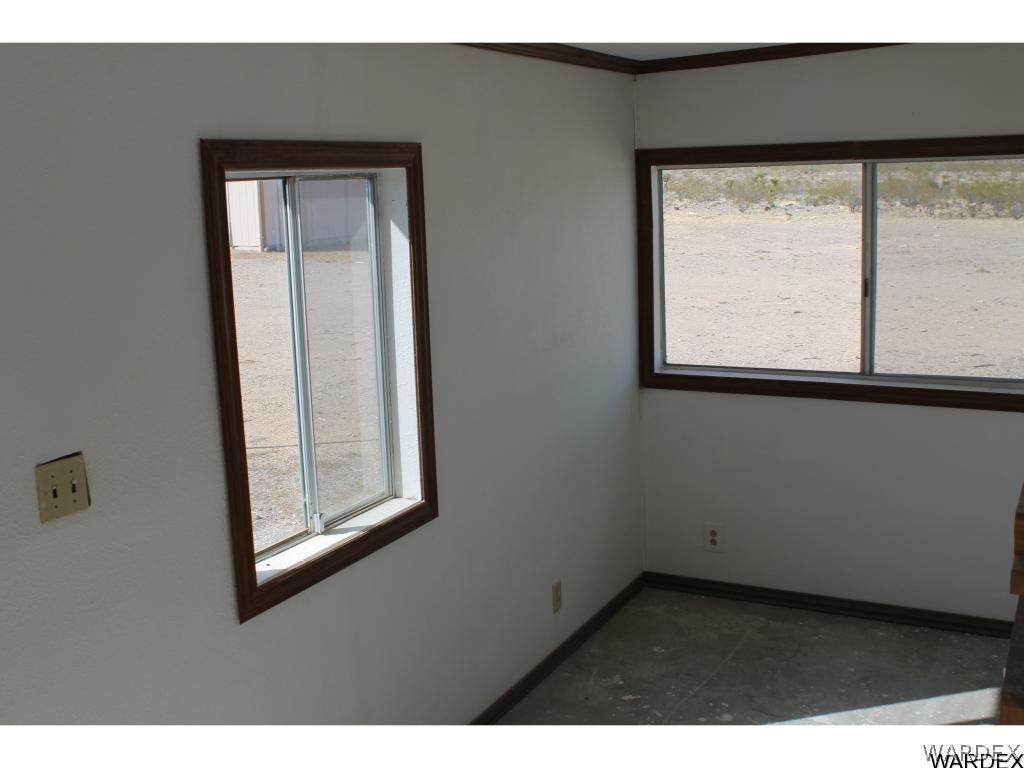 4455 Bridgeport Road Golden Valley, AZ 86413 - Photo 9 of 30 Arizona Room