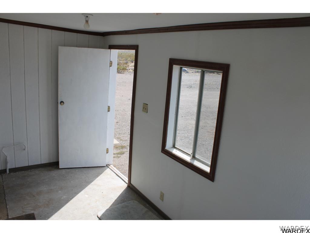 4455 Bridgeport Road Golden Valley, AZ 86413 - Photo 10 of 30 Arizona Room