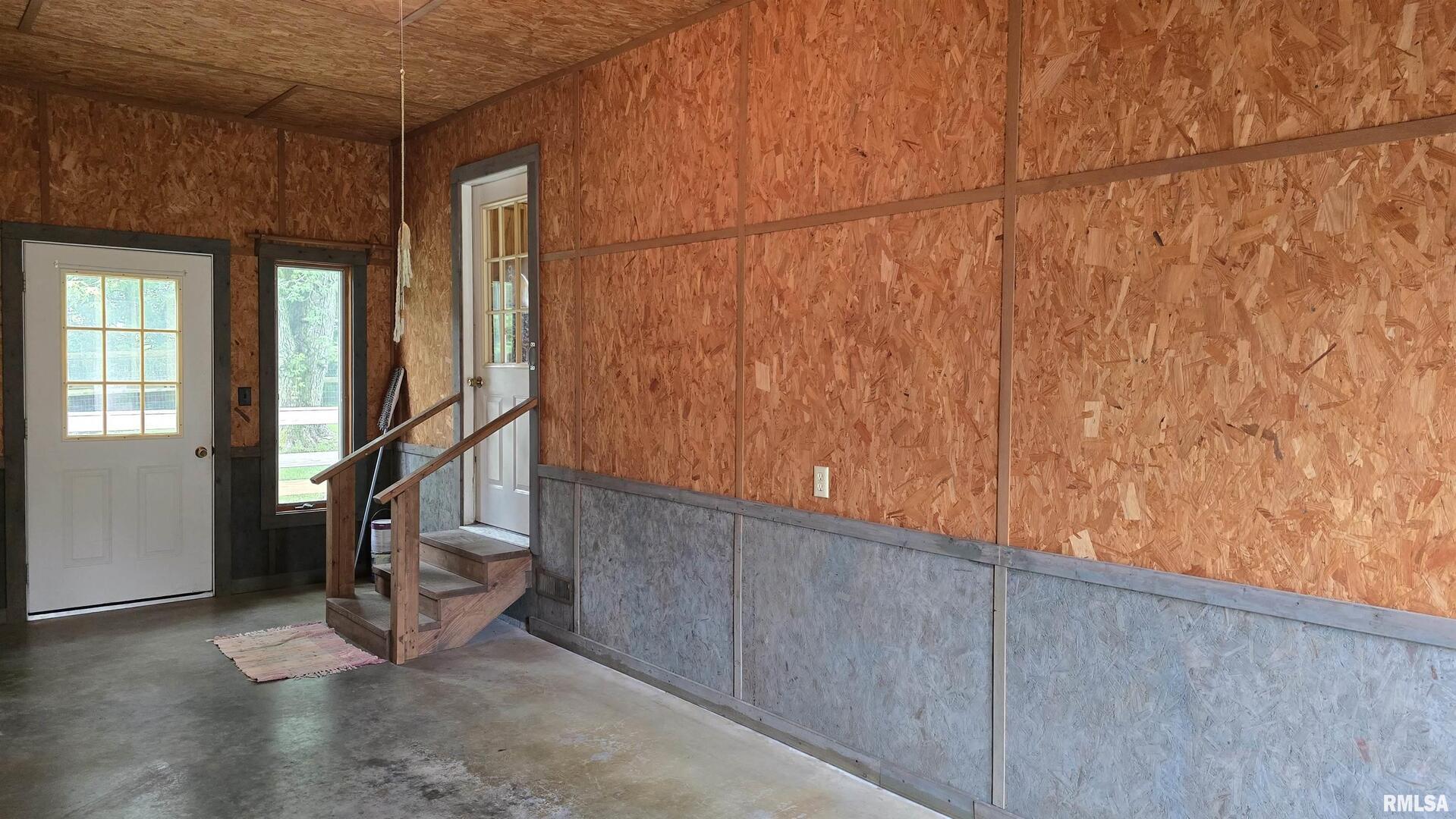 400 Old Broughton Road Eldorado, IL 62930 - Photo 26 of 28 a view of an entryway