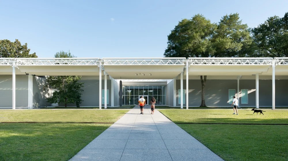 4526 Yoakum Boulevard Houston, TX 77006 - Photo 6 of 11 The Menil Collection offers world-class art and culture within walking distance of Yoakum Enclave.
