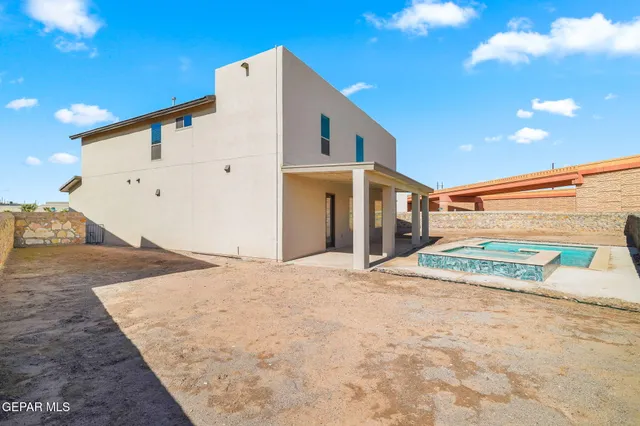 a view of a house with a backyard