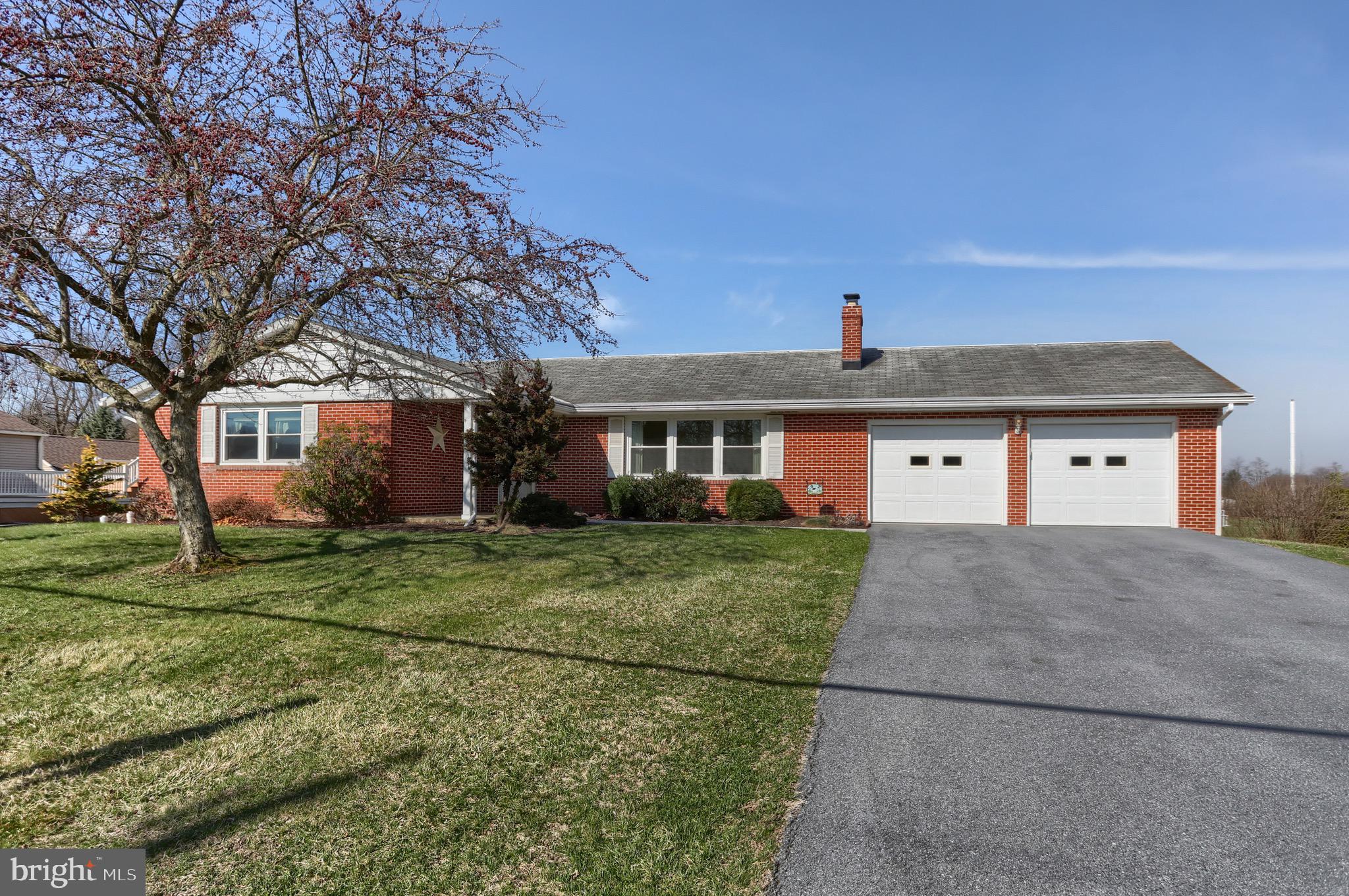139 Lawn Road Palmyra, PA 17078 - Photo 3 of 38 Gallery Image 3
