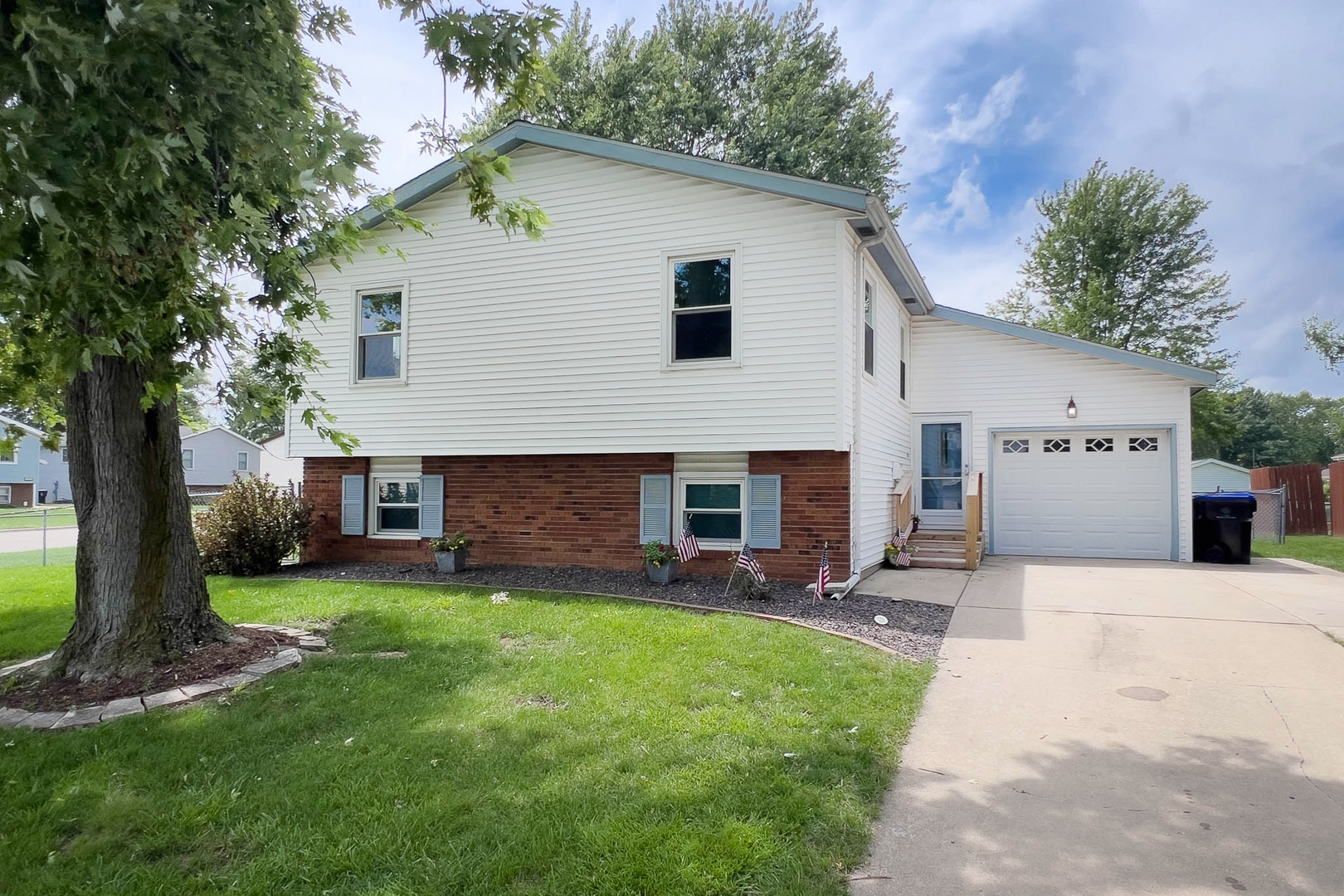 1402 North Hershey Road Bloomington, IL 61704 - Photo 4 of 43