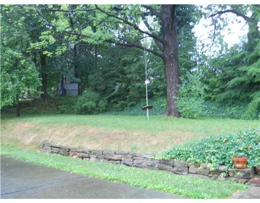 108 Rockingham Road Pittsburgh, PA 15238 - Photo 8 of 14 Exterior Back.
