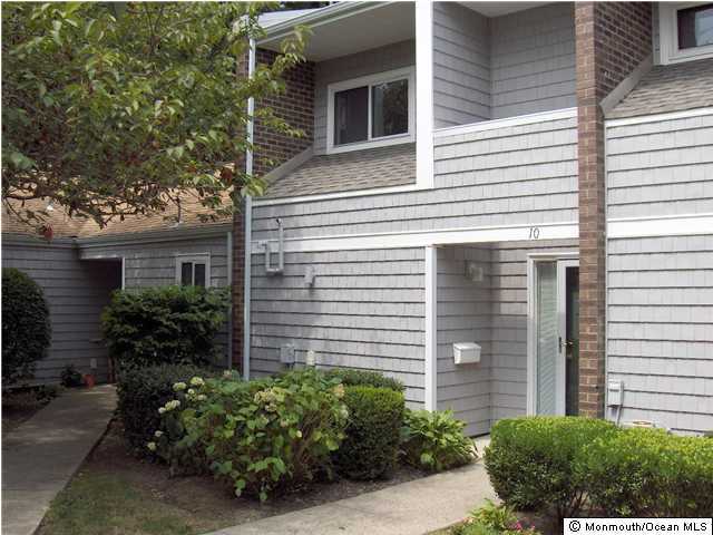 10 Locust Court Spring Lake Heights, NJ 07762 - Photo 1 of 3 Primary Photo