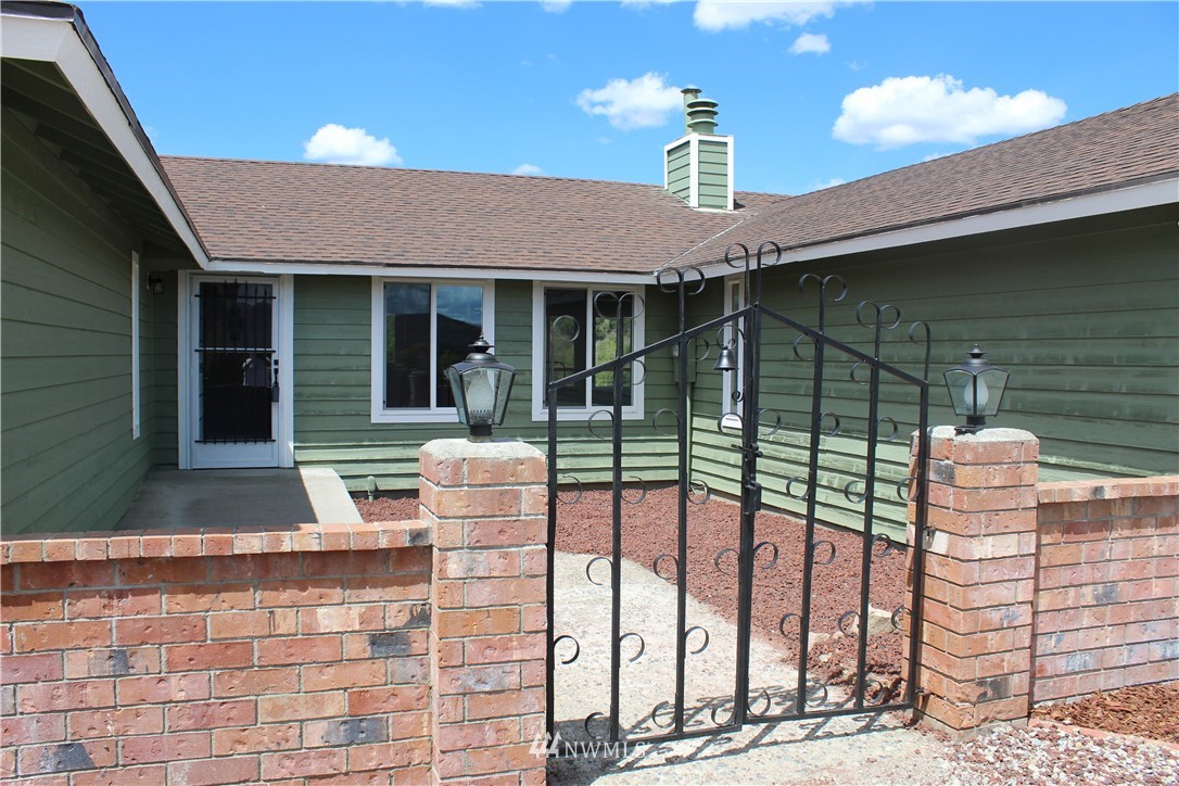 720 Ridge Drive West Omak, WA 98841 - Photo 3 of 37 Gallery Image 3