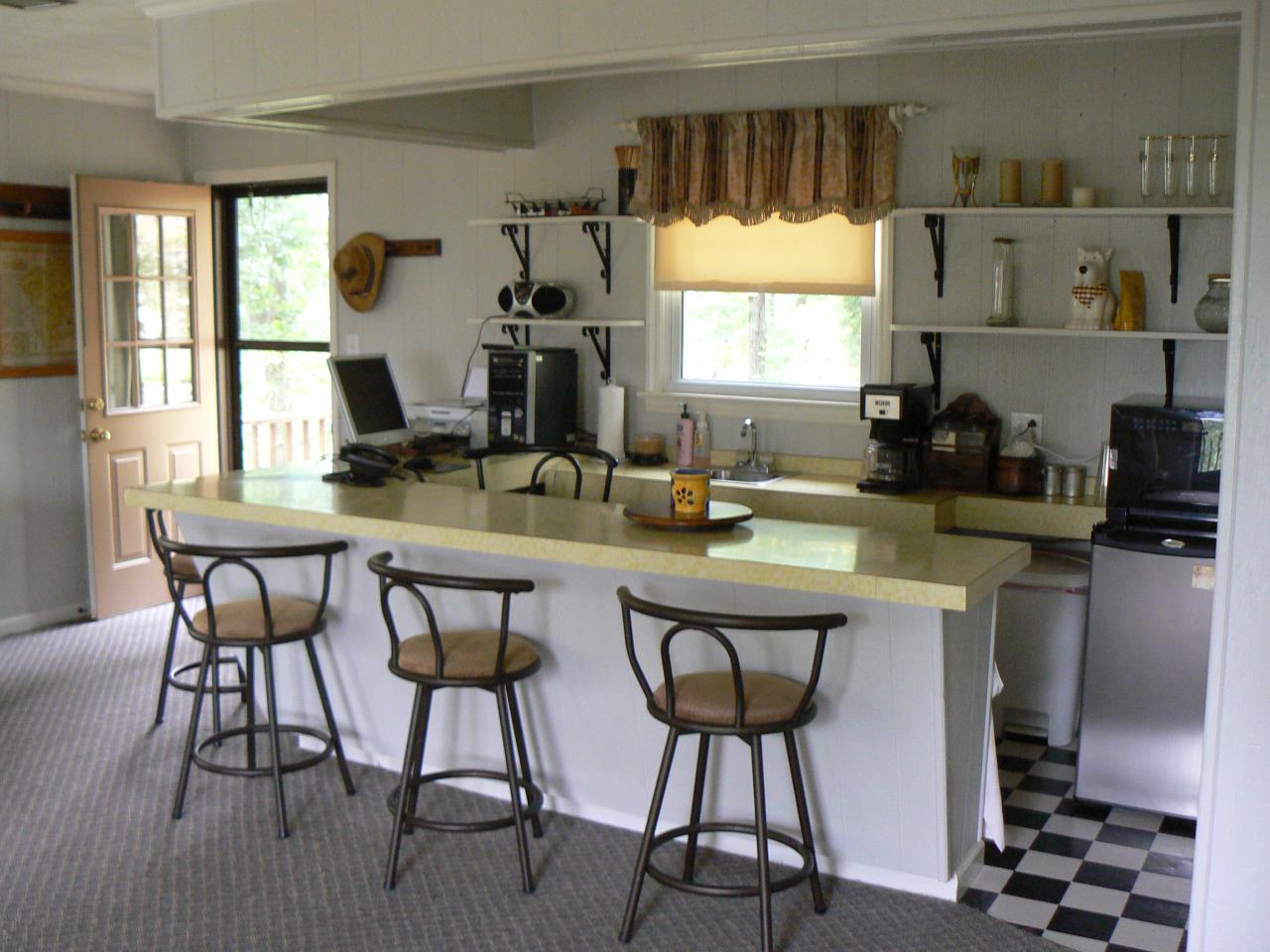 9293 Reservoir Road Roanoke, VA 24019 - Photo 3 of 6 kitchen