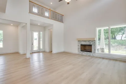 $650,000 | 247 Silver Lakes Drive, Sunset, TX 76270
