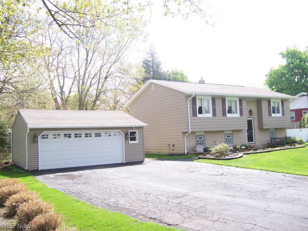 1259 Bennett Road Madison, OH 44057 - Photo 4 of 23 2.5 Detached Garage