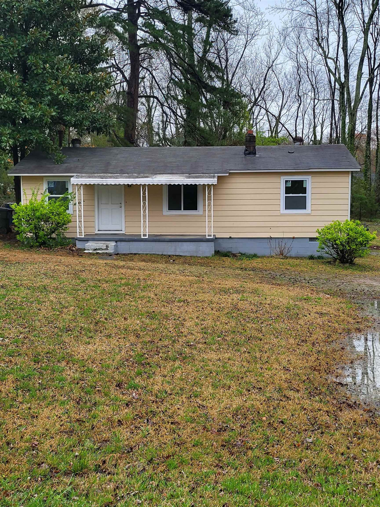 511 Royal Street Raleigh, NC 27607 - Photo 2 of 10 a front view of a house with garden