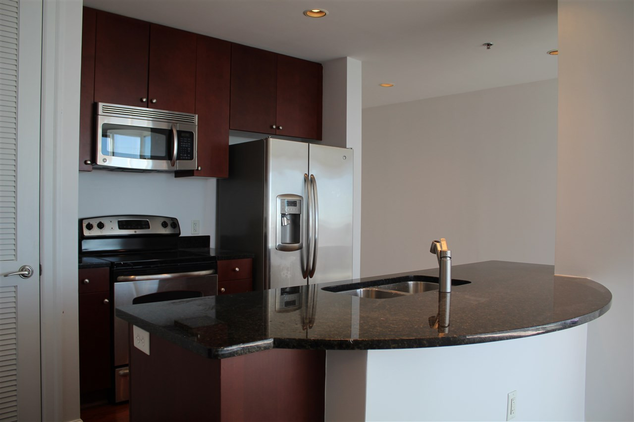 301 Fayetteville Street, Unit 2408 Raleigh, NC 27601 - Photo 5 of 19 Kitchen