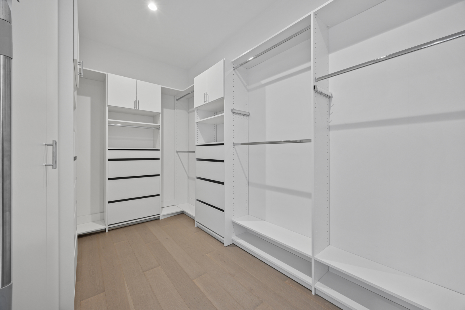 305 South Racine Avenue, Unit PHD Chicago, IL 60607 - Photo 29 of 49 Gallery Image 29
