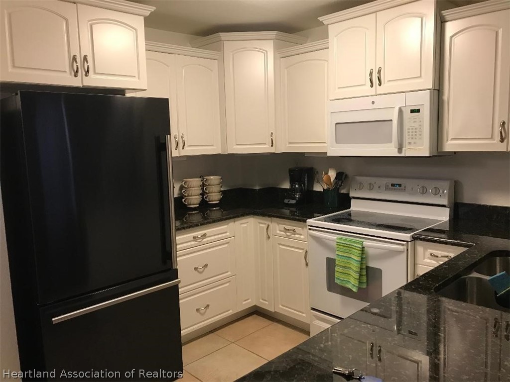 2131 Lakeview Drive, Unit 710 Sebring, FL 33870 - Photo 2 of 9