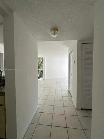 $1,900 | 7125 Northwest 186th Street, Unit B208, Hialeah, FL 33015