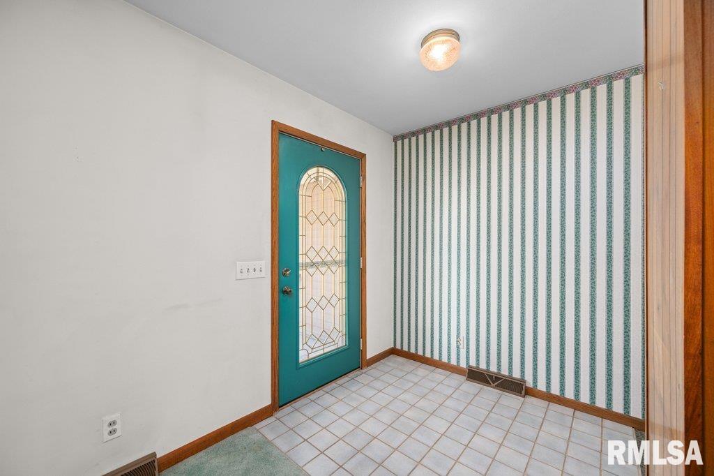 116 Route 84 Route Cordova, IL 61242 - Photo 7 of 34 Gallery Image 7