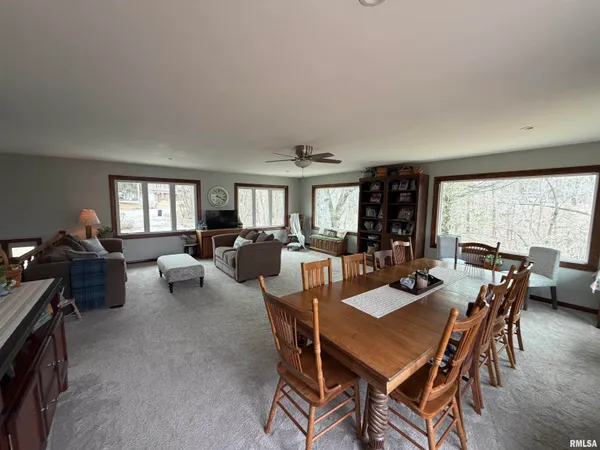 $200,000 | 1886 Sunrise Drive, Galesburg, IL 61401
