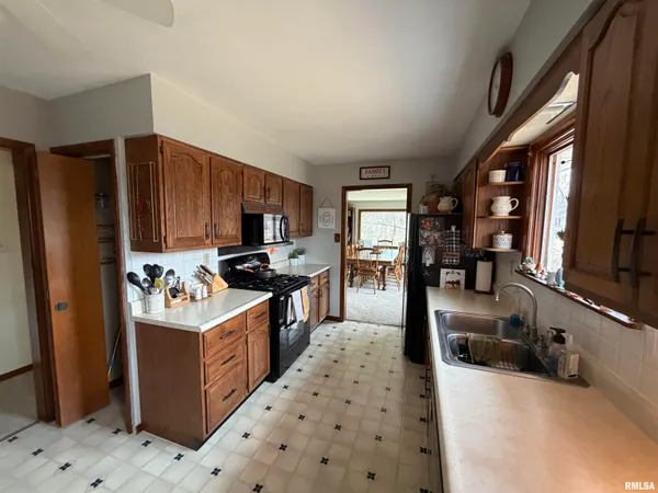 $200,000 | 1886 Sunrise Drive, Galesburg, IL 61401