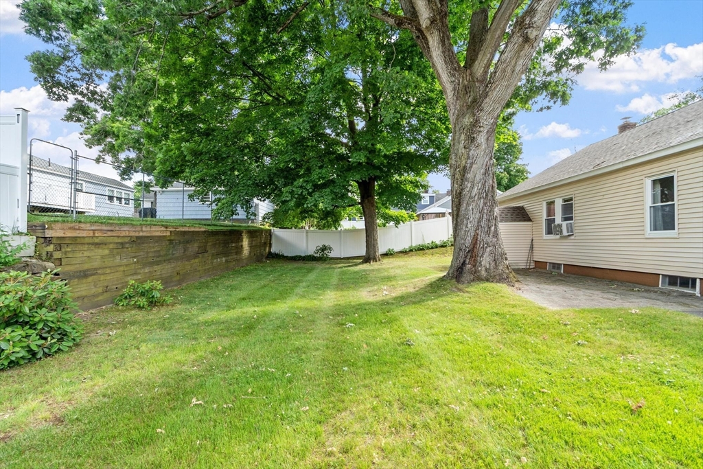 48 Chickering Street Lawrence, MA 01843 - Photo 4 of 38