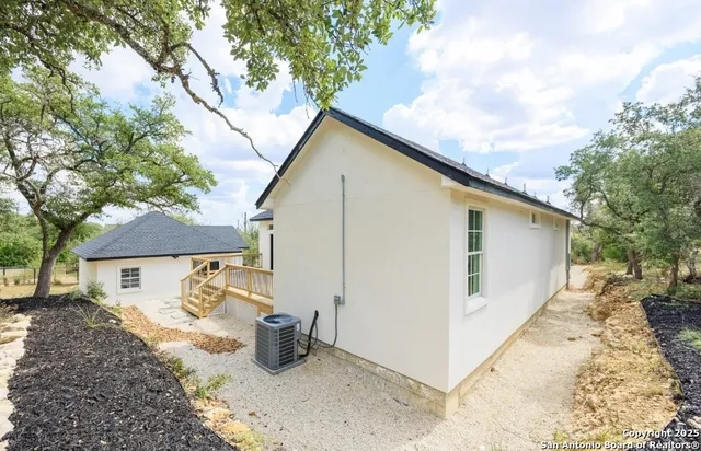 a view of a house with backyard and trees