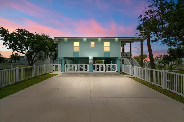 $629,000 | 42 Nassau Drive, Rockport, TX 78382