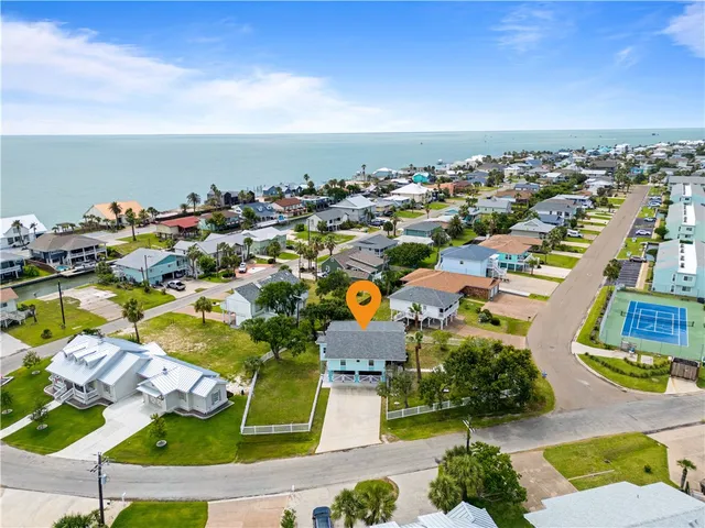 $629,000 | 42 Nassau Drive, Rockport, TX 78382
