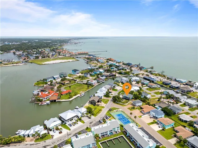$629,000 | 42 Nassau Drive, Rockport, TX 78382