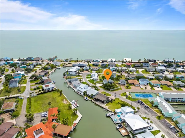 $629,000 | 42 Nassau Drive, Rockport, TX 78382