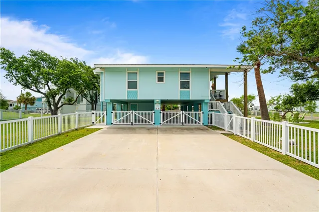 $629,000 | 42 Nassau Drive, Rockport, TX 78382