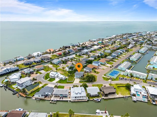 $629,000 | 42 Nassau Drive, Rockport, TX 78382