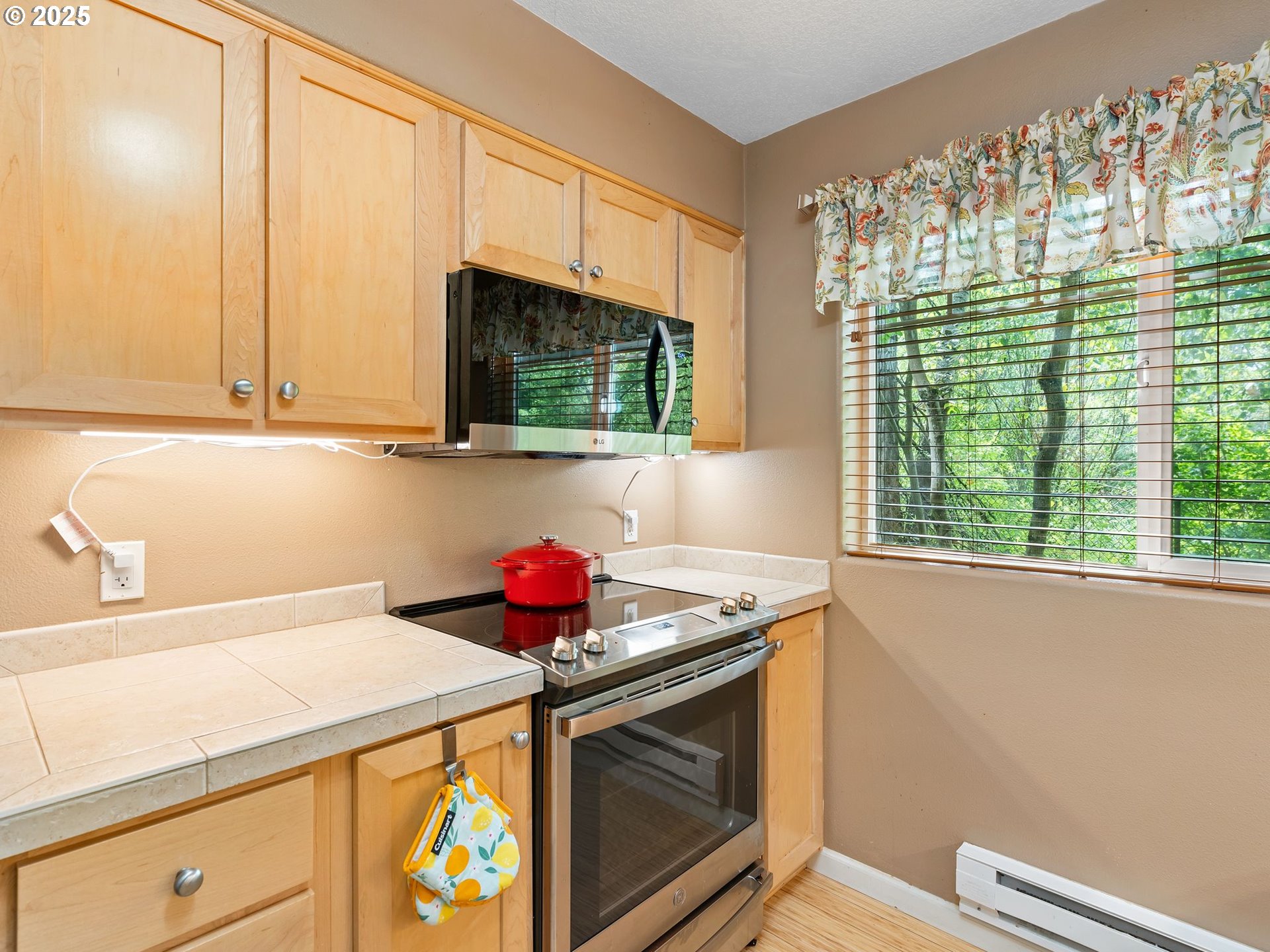 730 Northwest 185th Avenue, Unit 107 Beaverton, OR 97006 - Photo 5 of 48 Kitchen