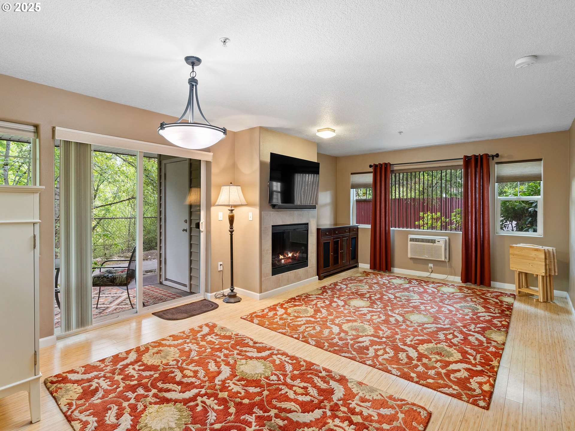 730 Northwest 185th Avenue, Unit 107 Beaverton, OR 97006 - Photo 9 of 48 Living Room
