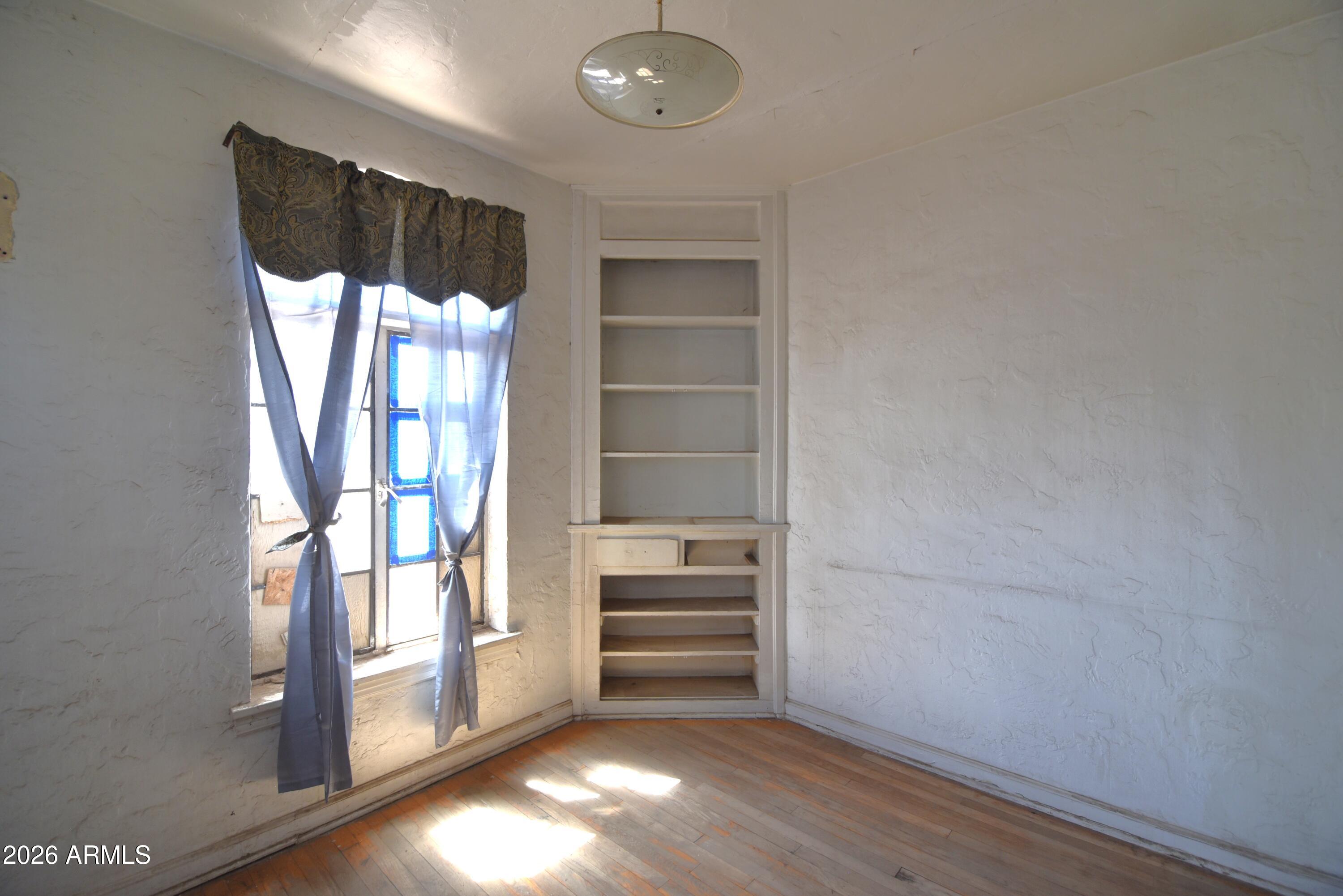 1912 West Monte Vista Road Phoenix, AZ 85009 - Photo 13 of 34 9