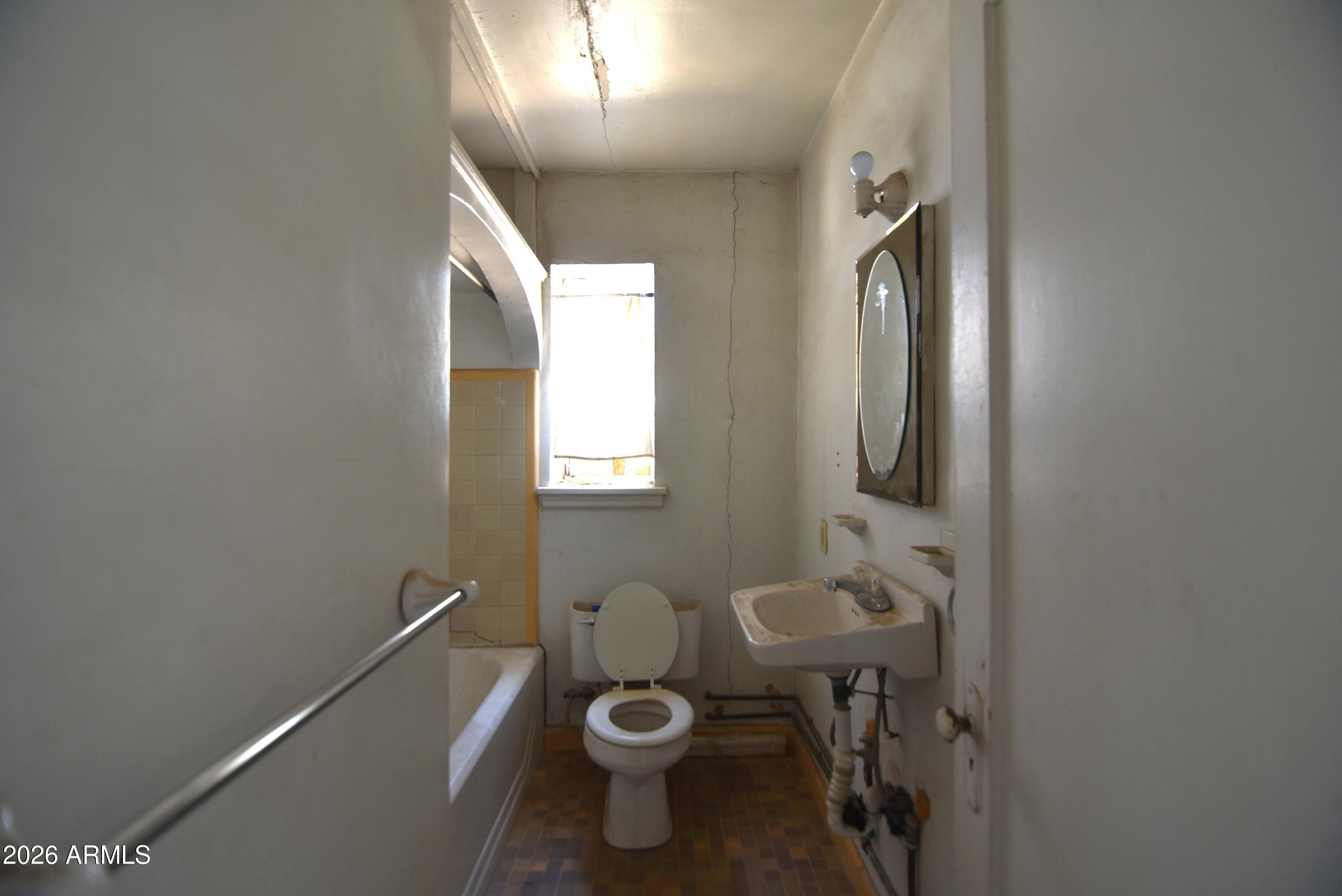 1912 West Monte Vista Road Phoenix, AZ 85009 - Photo 15 of 34 12